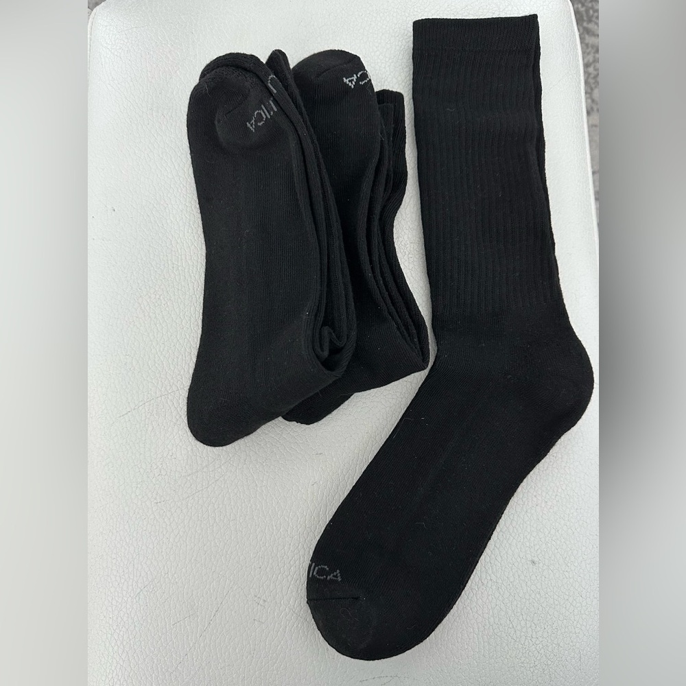 Nautica 3-Pair Men's Shoes Size 6 -12.5
NWOT
Casual/Dress Crew Socks Black New